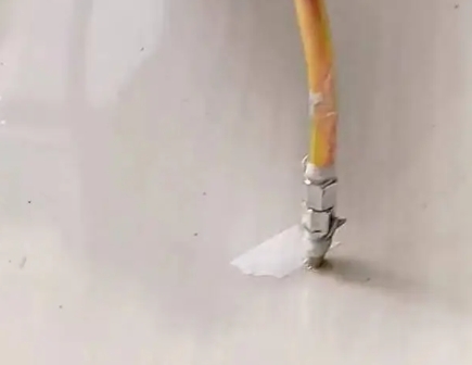 魏县瓷砖空鼓维修公司专业解答在瓷砖铺贴过程中，如果使用的砂料过粗（如全部使用了粗砂），可能会导致以下问题